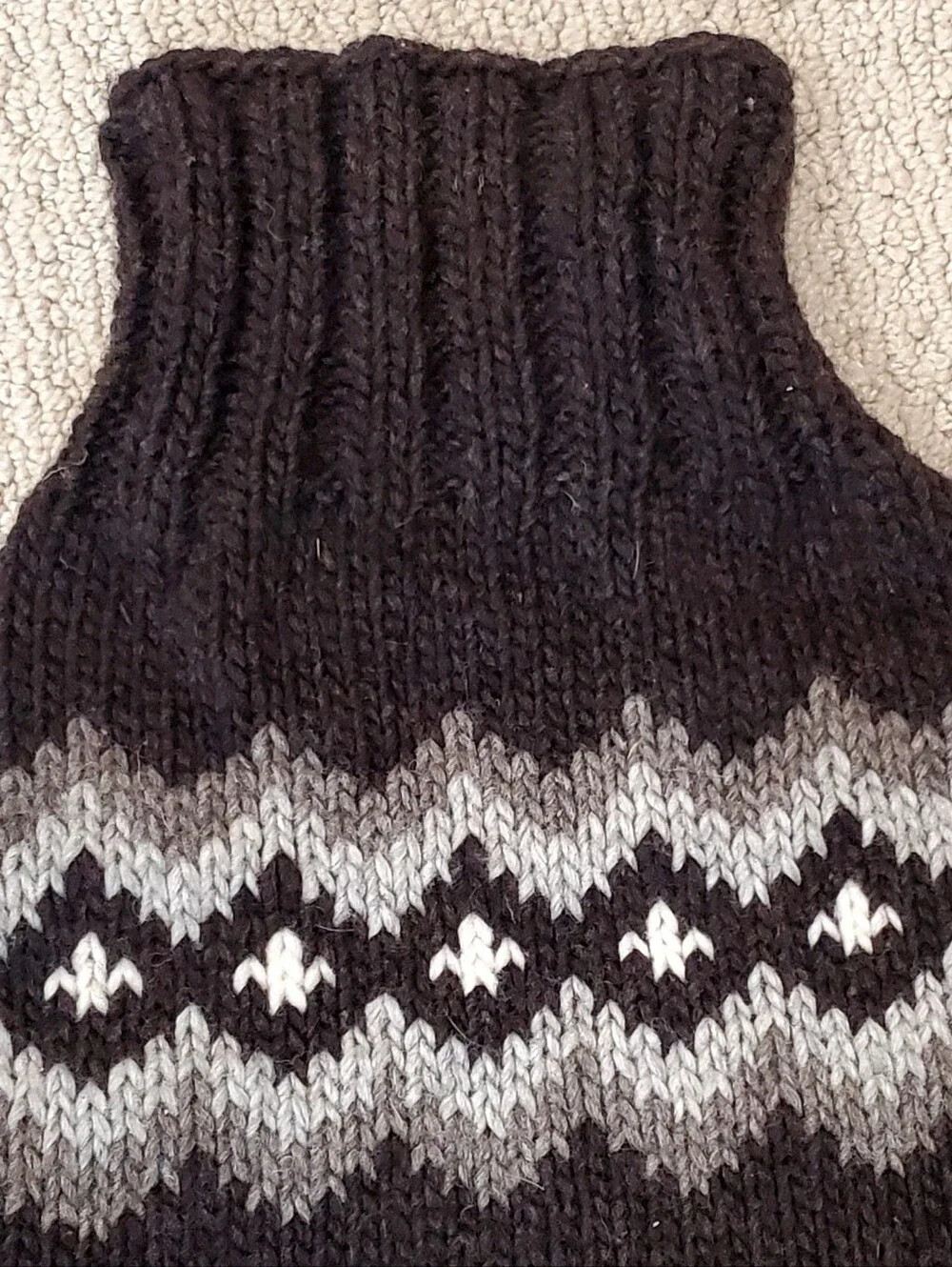 2 Chilly Dog Hand Knitted 10O% Wool Brown Diamonds Sweaters Small/Large LIKE NEW